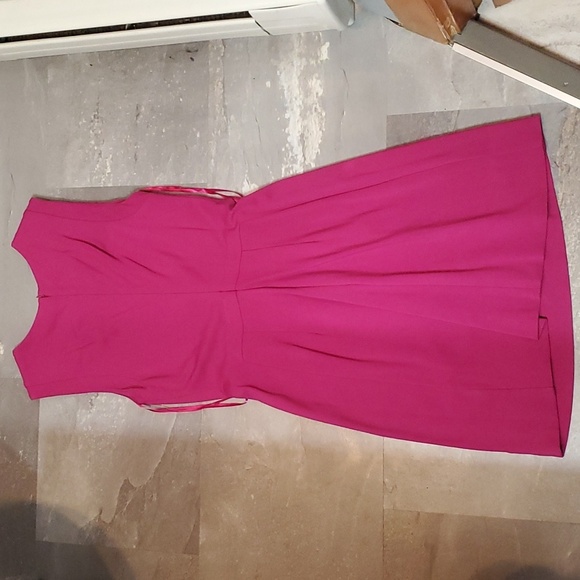 Diane von Furstenberg pink fushia mini dress. Size 4. Classic. Sophisticated. - Picture 2 of 10